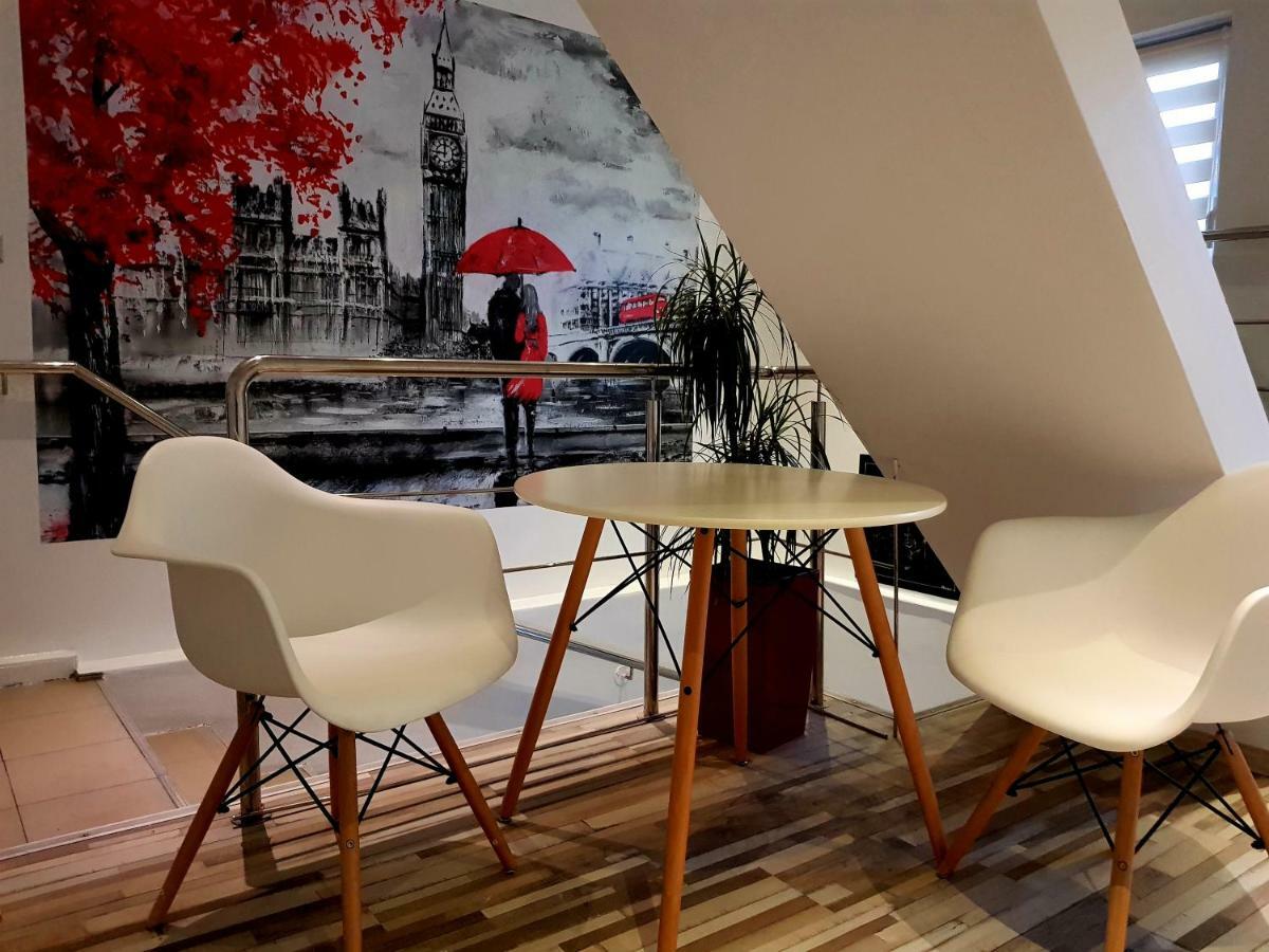 Art Boutique Central Targu Jiu Bagian luar foto
