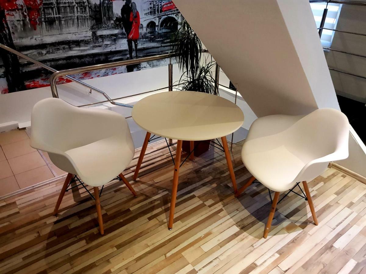 Art Boutique Central Targu Jiu Bagian luar foto